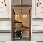 Little Mansion Next To Parliament Palace アパートホテル 3*