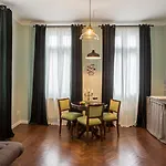 Little Mansion Next To Parliament Palace 3*