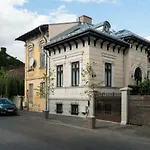 アパートホテル Little Mansion Next To Parliament Palace 3*