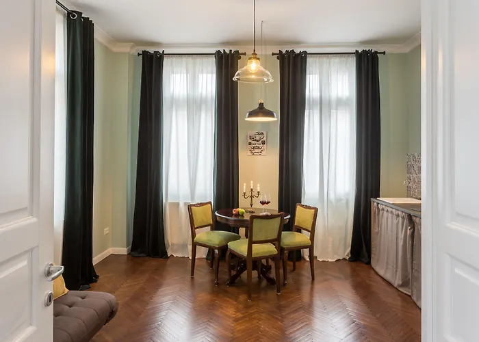 Little Mansion Next To Parliament Palace 3*