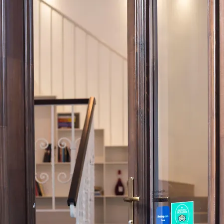 Little Mansion Next To Parliament Palace 公寓式酒店 4*