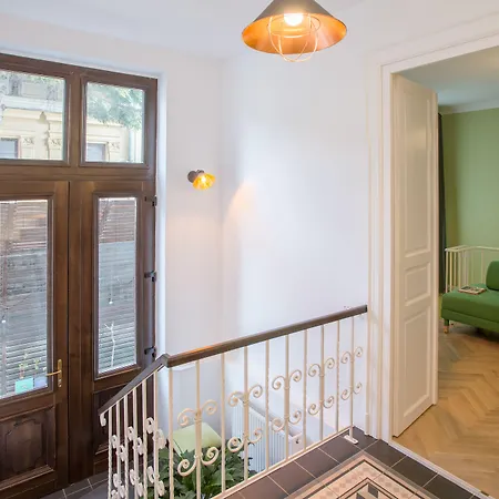 Little Mansion Next To Parliament Palace