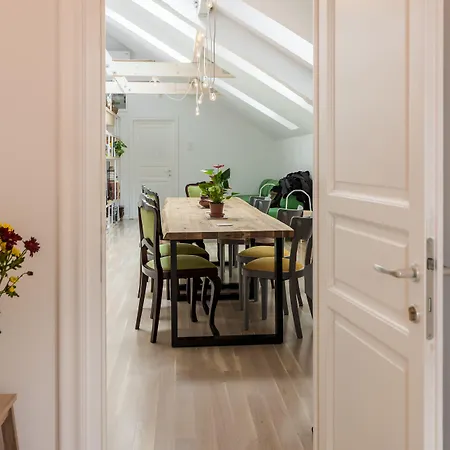 Ξενοδοχείο με διαμερίσματα Little Mansion Next To Parliament Palace 4*