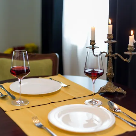 Little Mansion Next To Parliament Palace Bukareszt