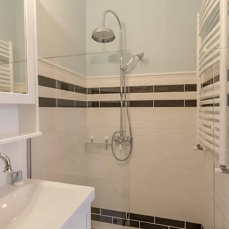 Little Mansion Next To Parliament Palace 4*