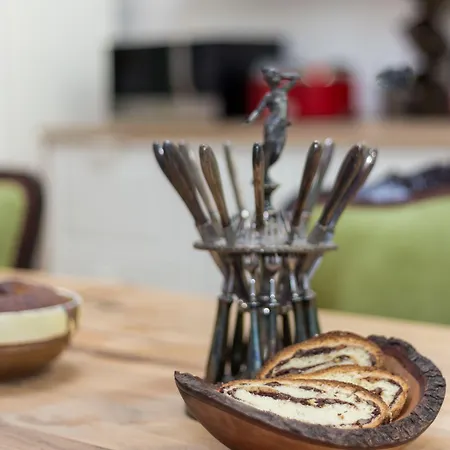 Little Mansion Next To Parliament Palace 公寓式酒店 4*