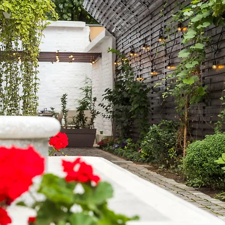 Little Mansion Next To Parliament Palace 4*