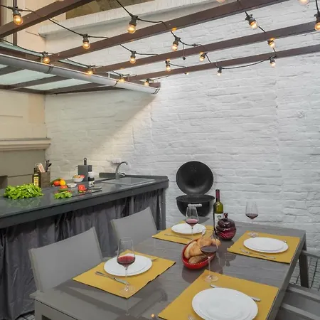 Little Mansion Next To Parliament Palace Bucareste