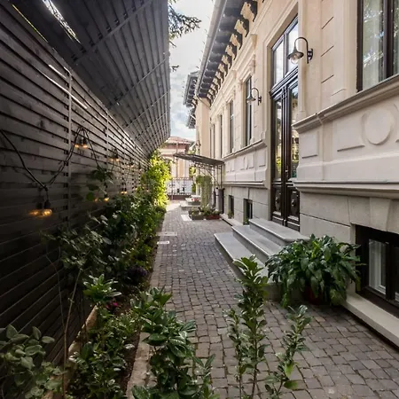 Little Mansion Next To Parliament Palace