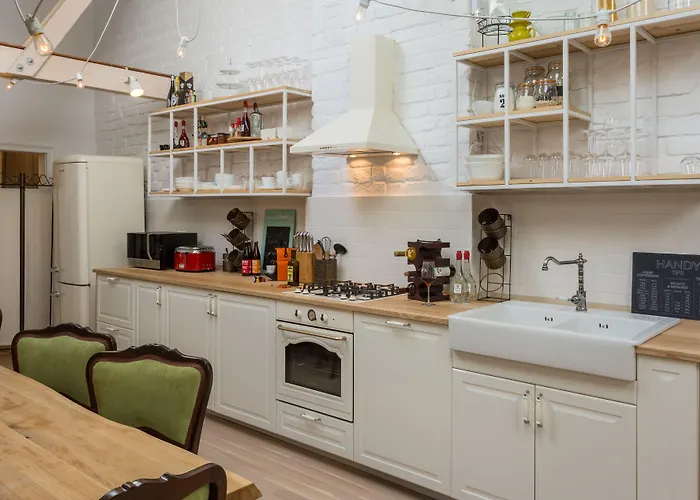 Little Mansion Next To Parliament Palace