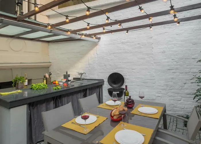 Little Mansion Next To Parliament Palace بوخارست