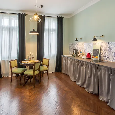 Little Mansion Next To Parliament Palace Aparthotel 4*