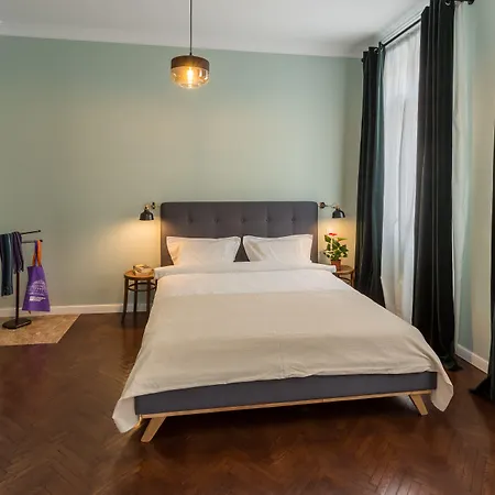 Little Mansion Next To Parliament Palace 4*