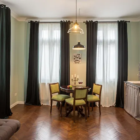 Little Mansion Next To Parliament Palace 4*