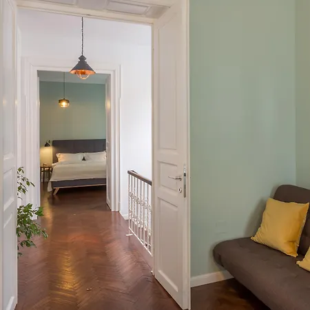 Little Mansion Next To Parliament Palace Aparthotel