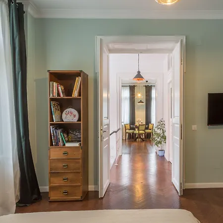 Aparthotel Little Mansion Next To Parliament Palace 4*