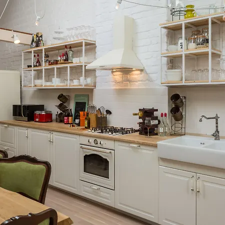 Little Mansion Next To Parliament Palace