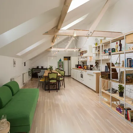 Little Mansion Next To Parliament Palace Bucharest