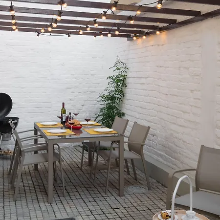 Little Mansion Next To Parliament Palace בוקרשט