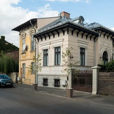 מלון דירות Little Mansion Next To Parliament Palace 4*