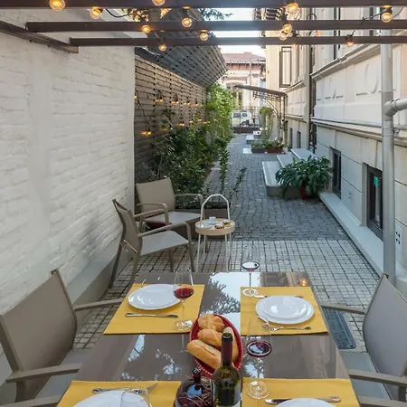 Little Mansion Next To Parliament Palace מלון דירות בוקרשט