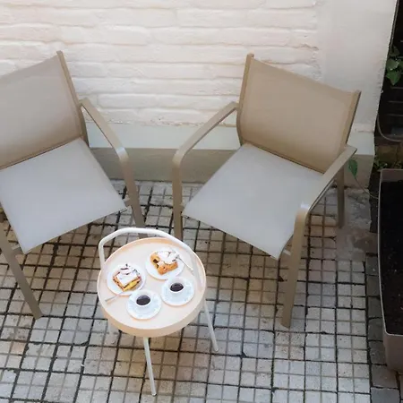 Little Mansion Next To Parliament Palace 4*