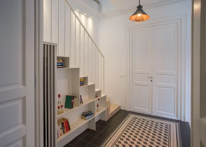 Little Mansion Next To Parliament Palace 4*