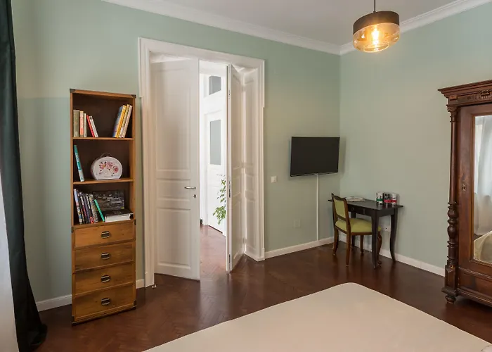 Little Mansion Next To Parliament Palace Бухарест