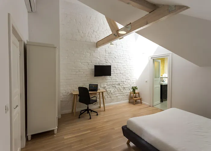 Little Mansion Next To Parliament Palace 4*