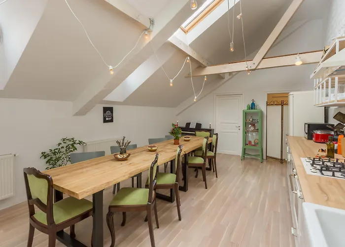 Little Mansion Next To Parliament Palace 4* Бухарест