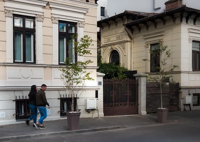 Little Mansion Next To Parliament Palace