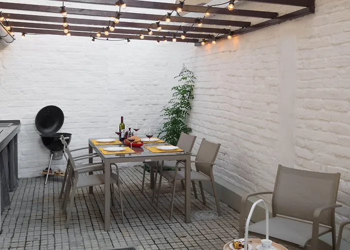 Little Mansion Next To Parliament Palace Бухарест