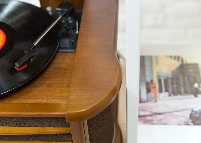 Little Mansion Next To Parliament Palace