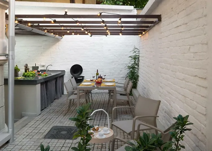 Апарт-готель Little Mansion Next To Parliament Palace 4*