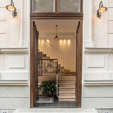 Little Mansion Next To Parliament Palace Apartmanhotel 4*