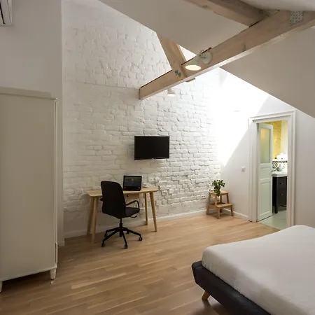 Little Mansion Next To Parliament Palace 4*