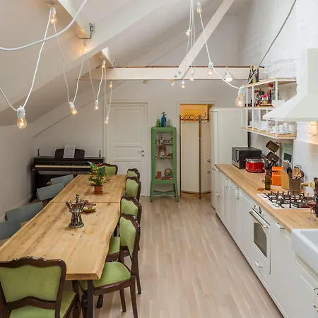 Apartmanhotel Little Mansion Next To Parliament Palace Bukarest