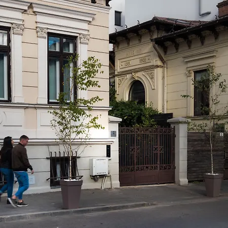 Little Mansion Next To Parliament Palace