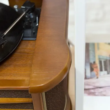 Little Mansion Next To Parliament Palace