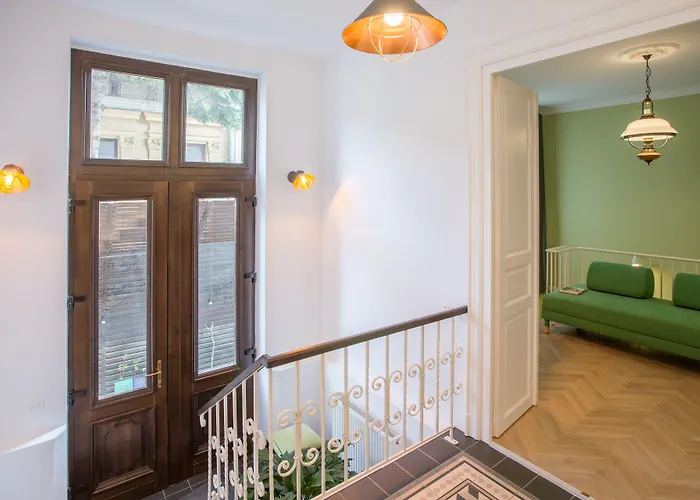 Little Mansion Next To Parliament Palace