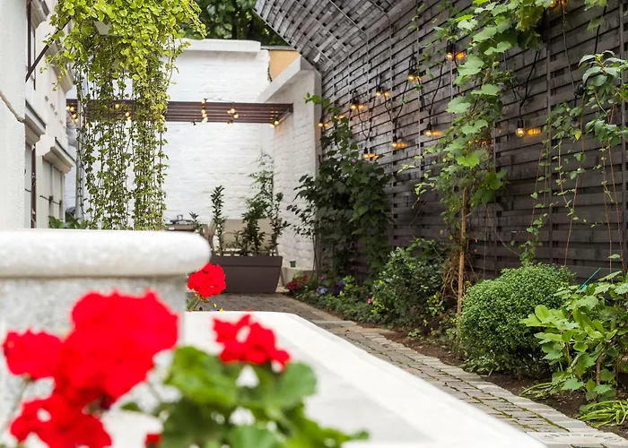 Little Mansion Next To Parliament Palace 4*